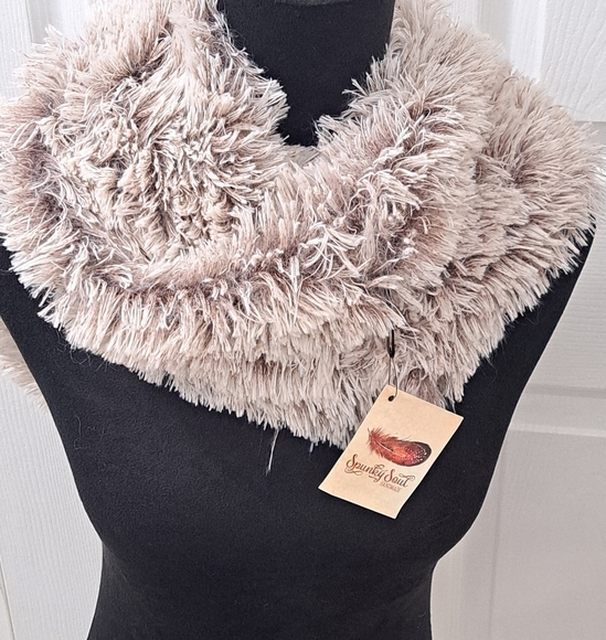 NWT Spunky Soul Grey & White Infinity Scarf - Picture 4 of 8